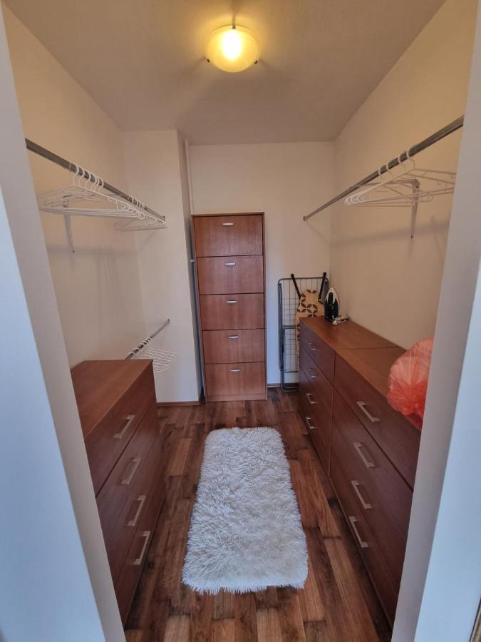Ferienwohnung Hawaii- 2 Bdr, Arena, Sava Centar, Free Parking Belgrad Exterior foto