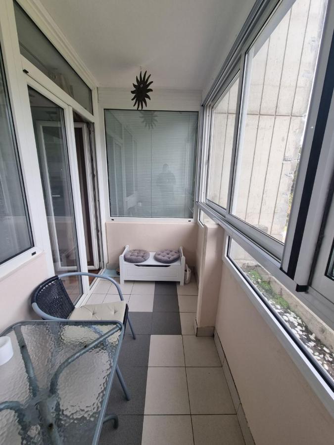 Ferienwohnung Hawaii- 2 Bdr, Arena, Sava Centar, Free Parking Belgrad Exterior foto